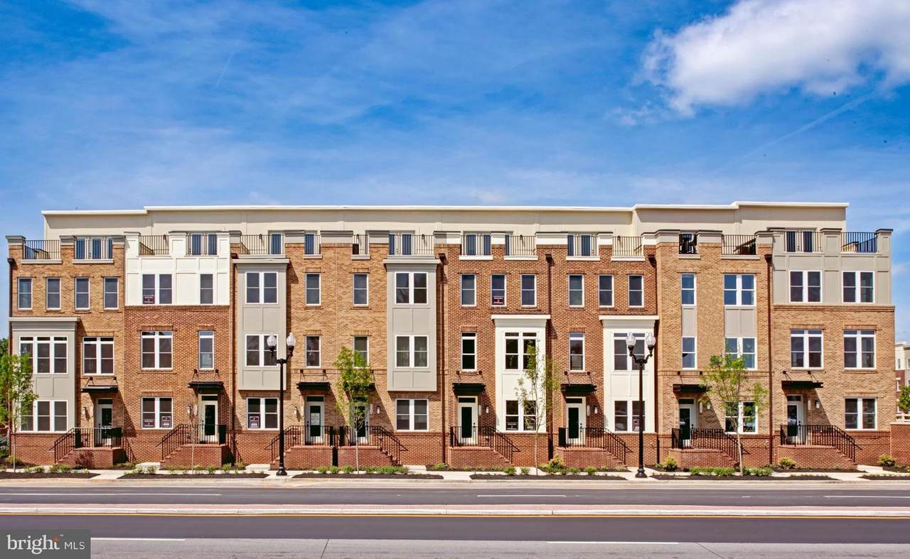 1124 S Glebe Road - Photo 1