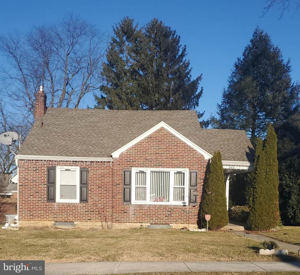 303 Amherst Avenue - Photo 1