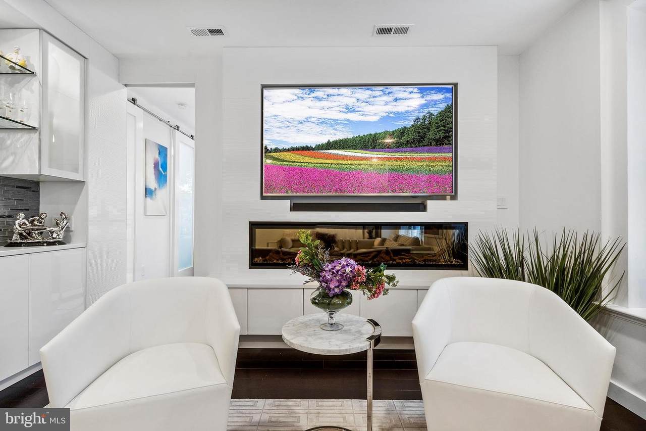 1811 Chestnut Street - Photo 1
