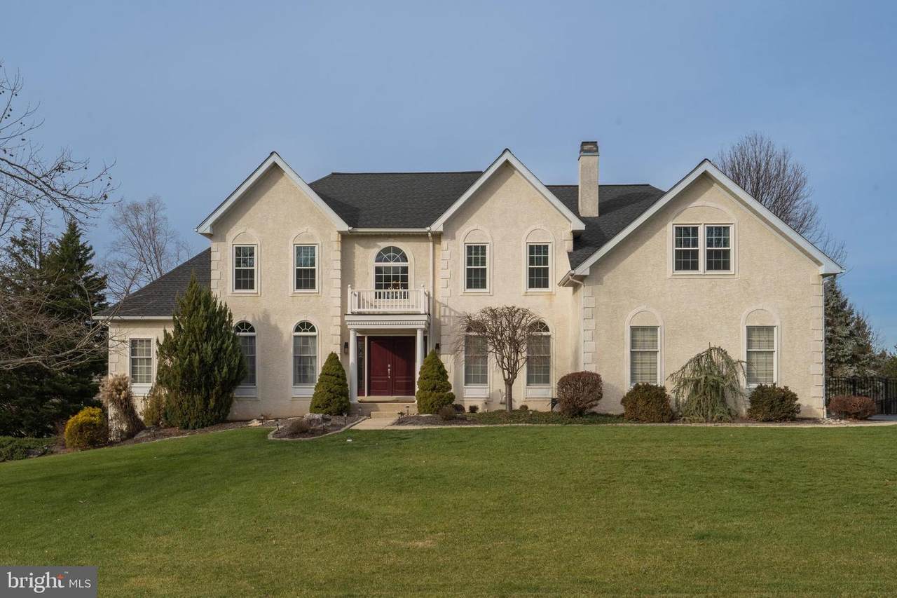150 Pembrooke Circle - Photo 1