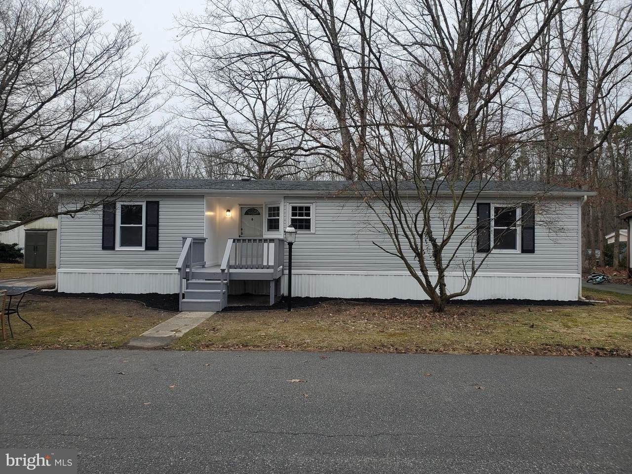 15 Ashwood Dr - Photo 1