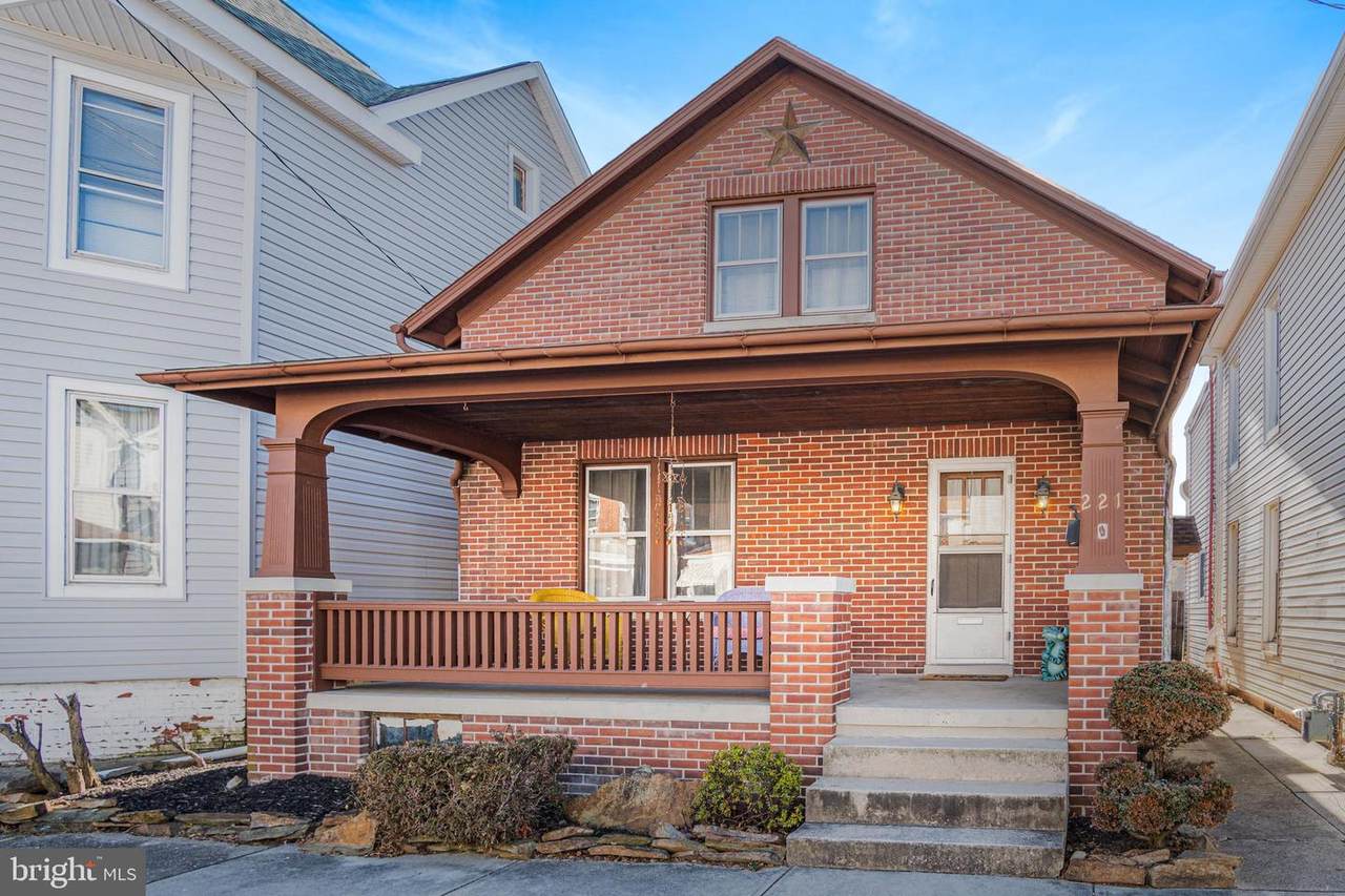 221 Locust Street - Photo 1