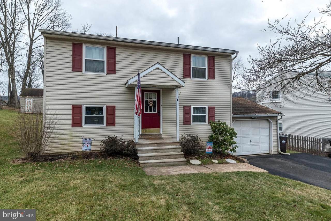 10 Elaine Drive - Photo 1