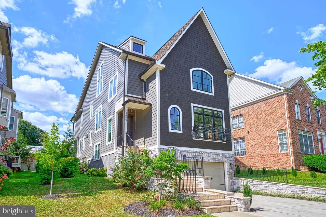 1600 Great Falls Street - Photo 1