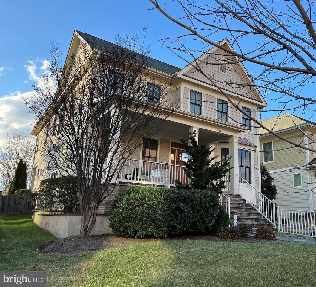 1320 Stafford Street - Photo 1
