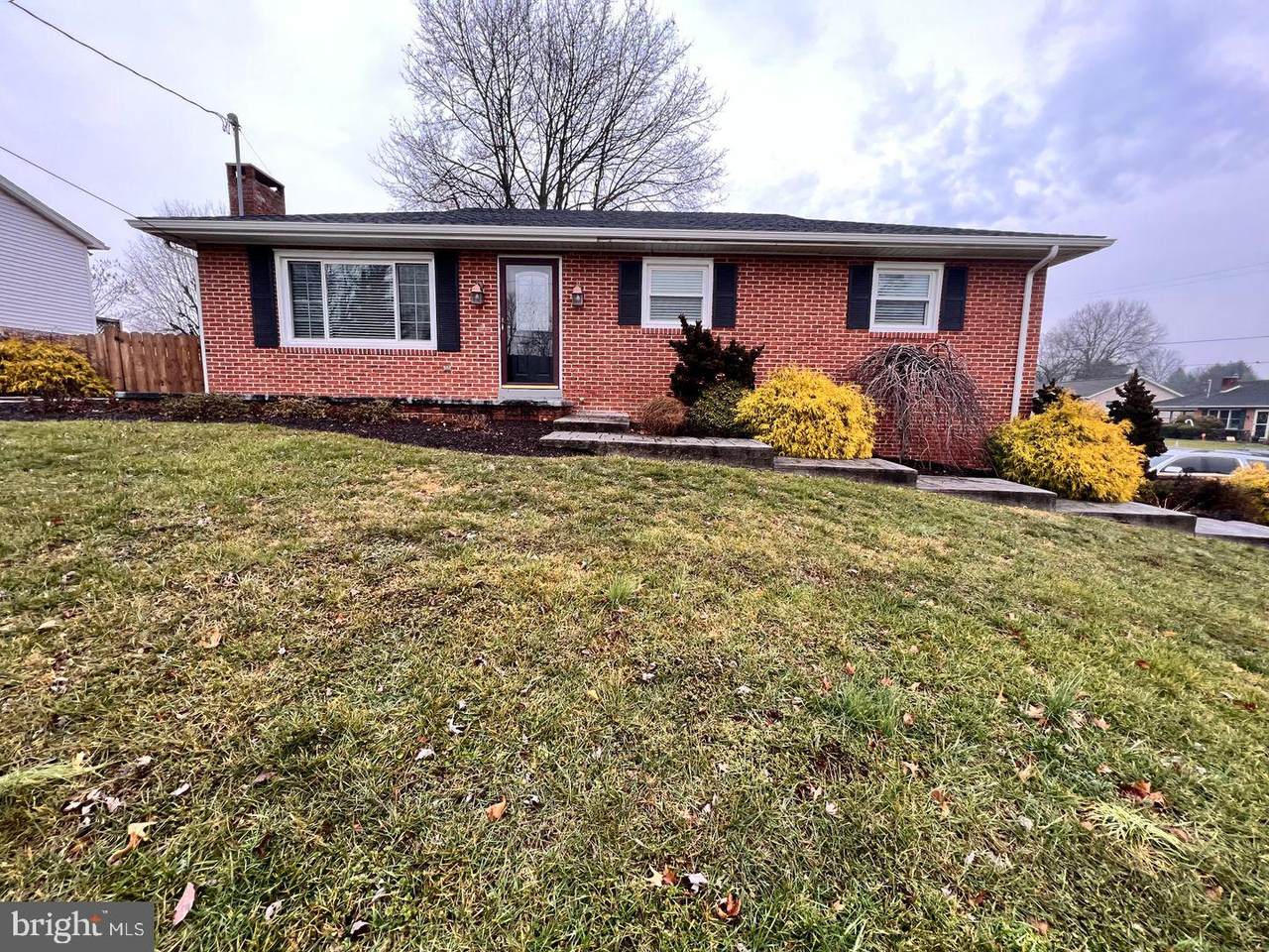 2301 Derry Road - Photo 1