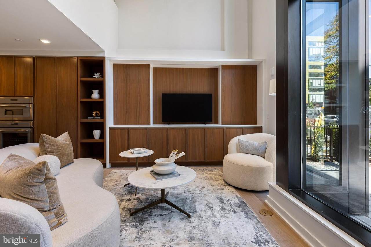 1336 8TH Street - Photo 1
