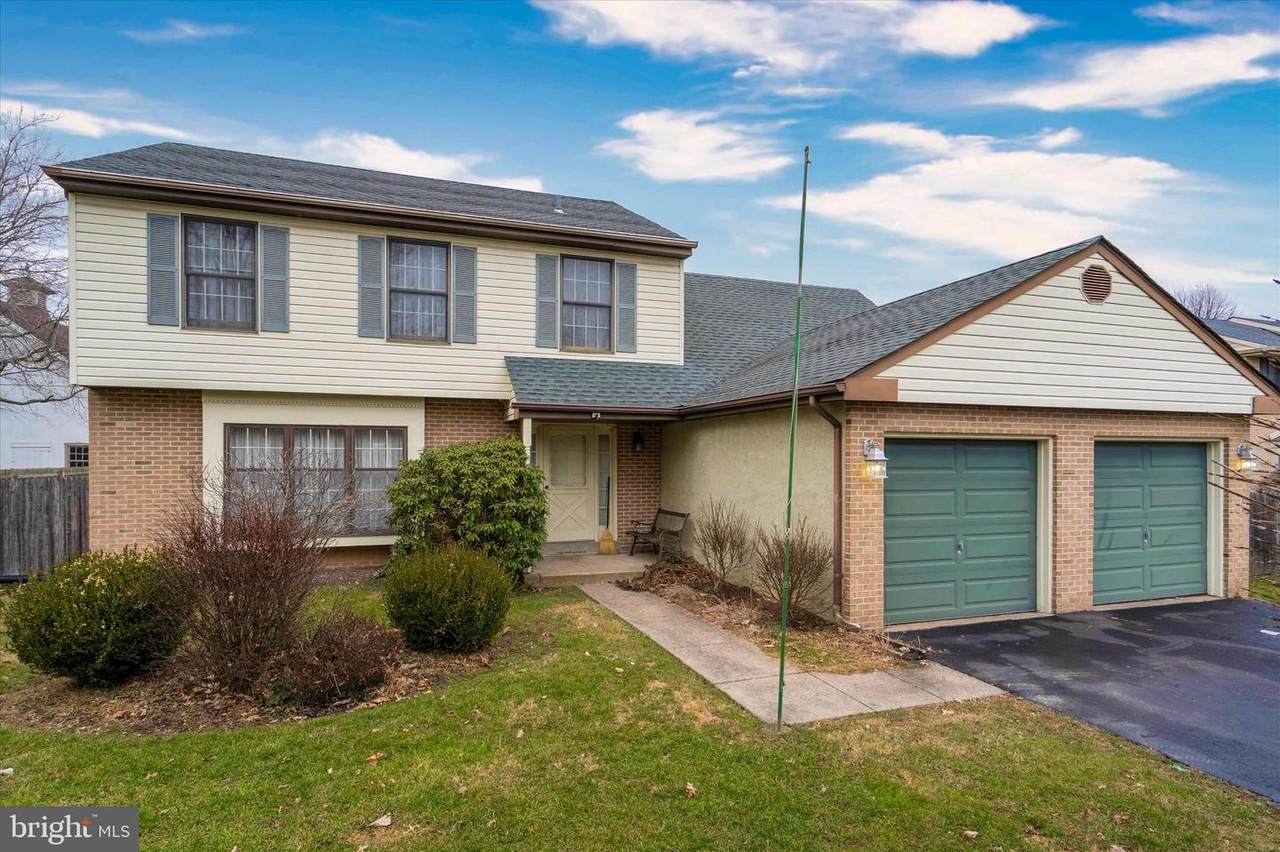 891 Village Circle - Photo 1