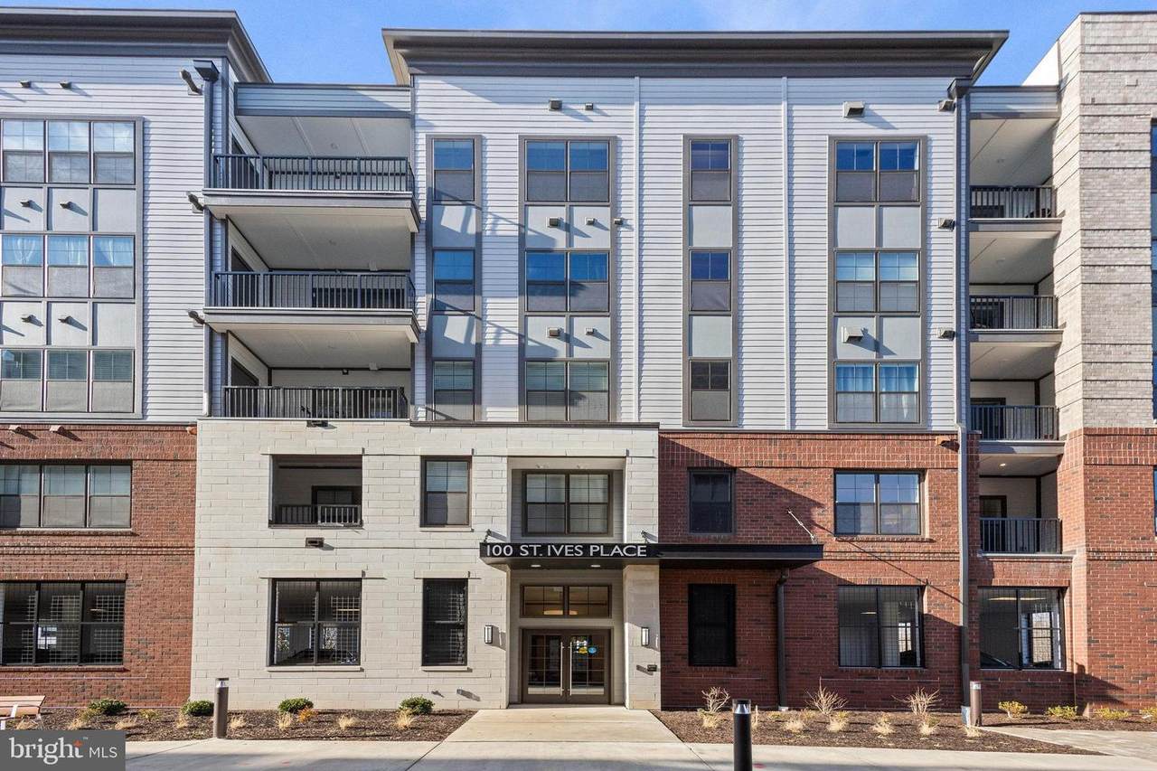 100 Saint Ives Place - Photo 1