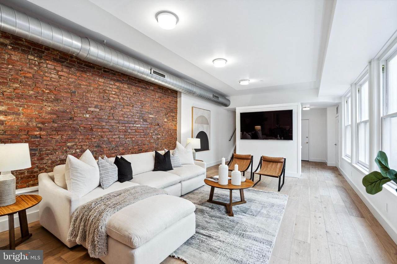 1606 Chestnut Street - Photo 1