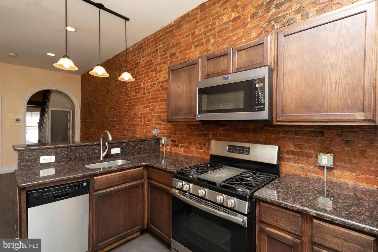 2253 Sydenham Street - Photo 1