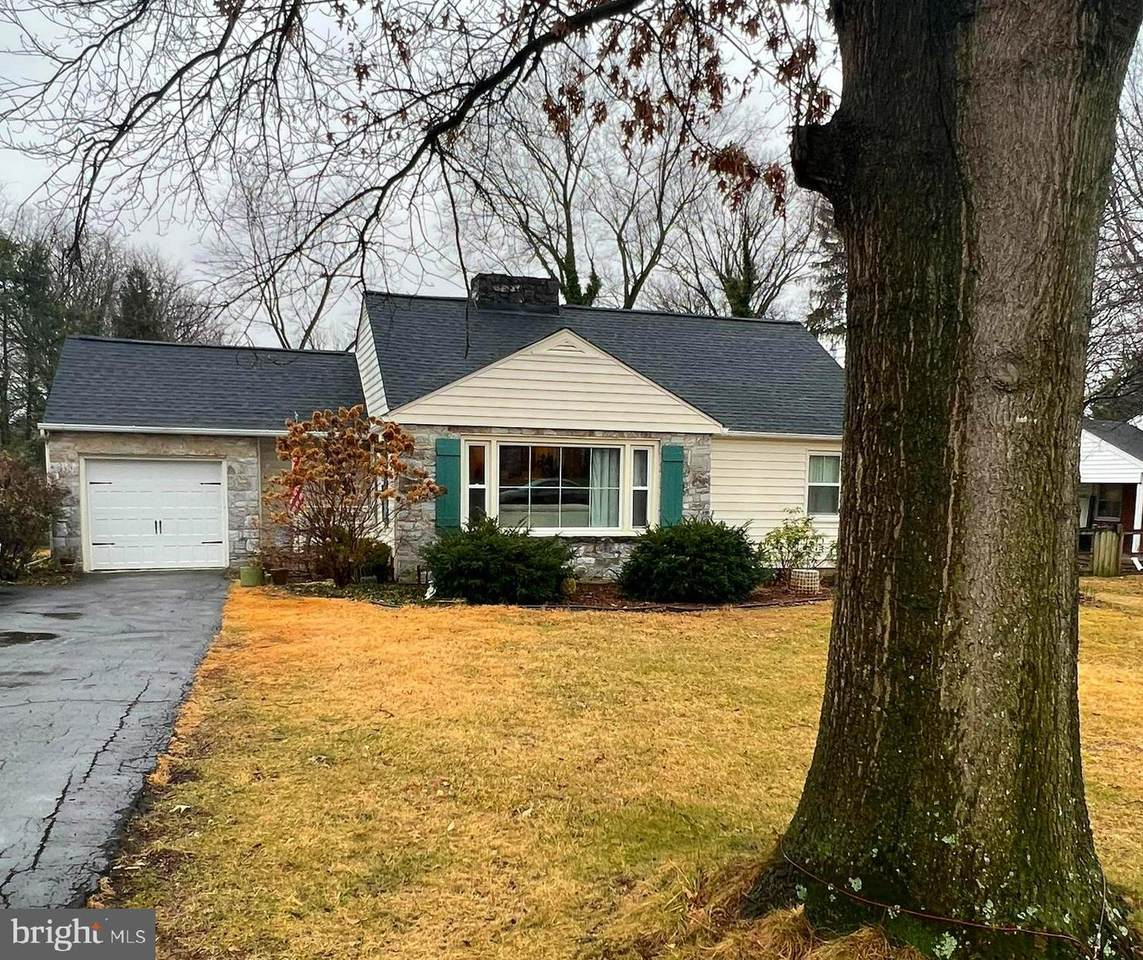 18733 Briarwood Drive - Photo 1