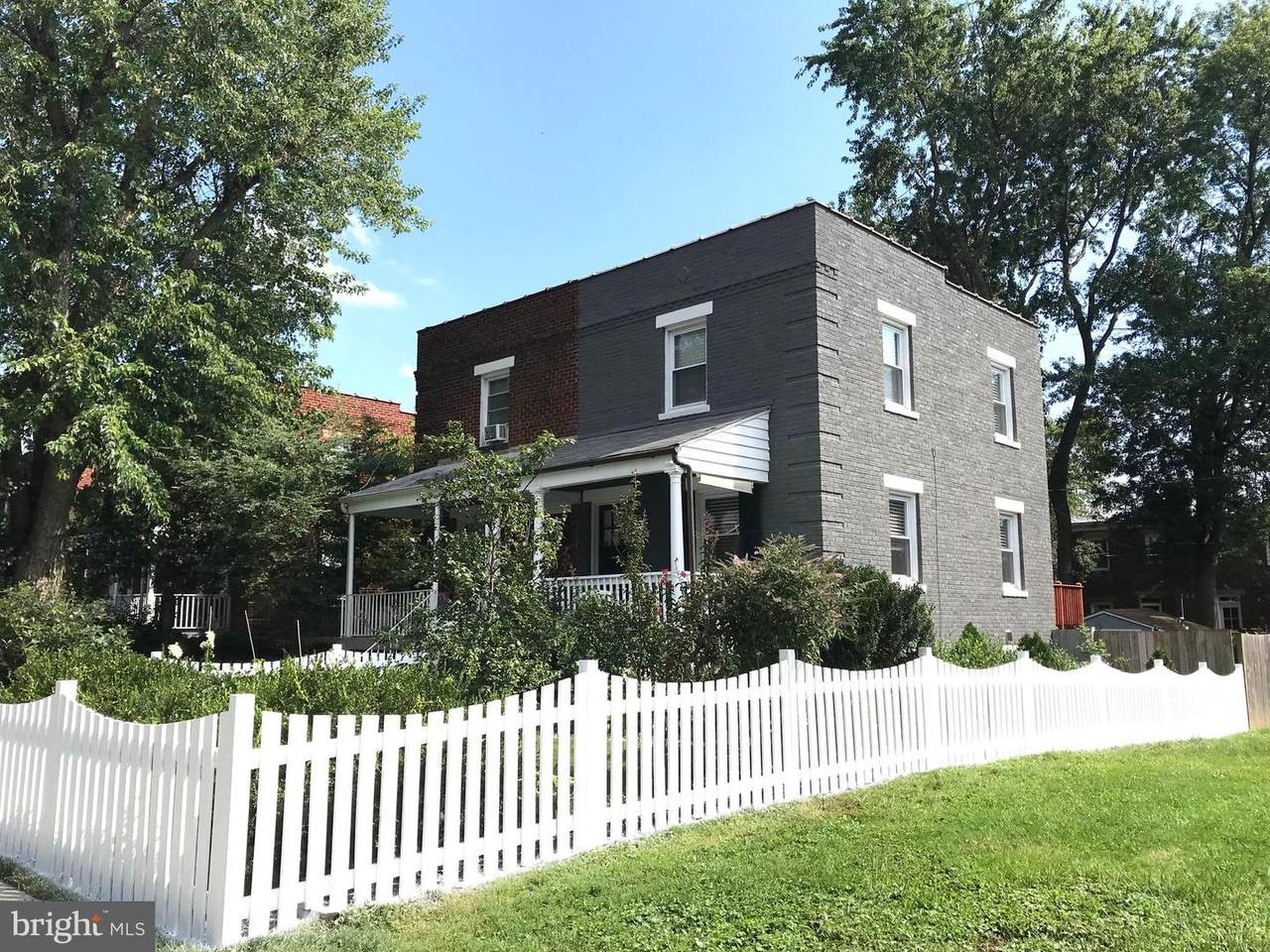 1610 Princess Street - Photo 1