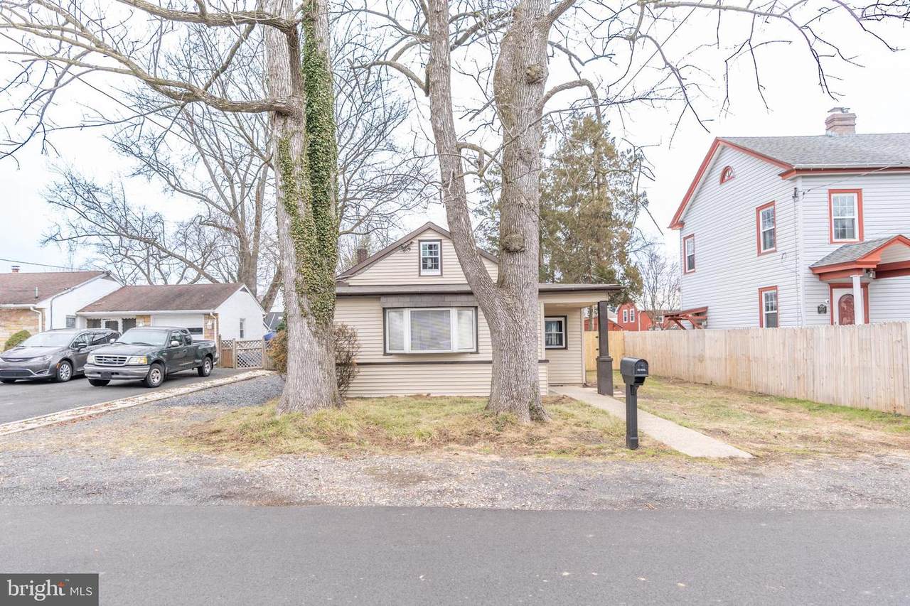 1061 Tennis Avenue - Photo 1