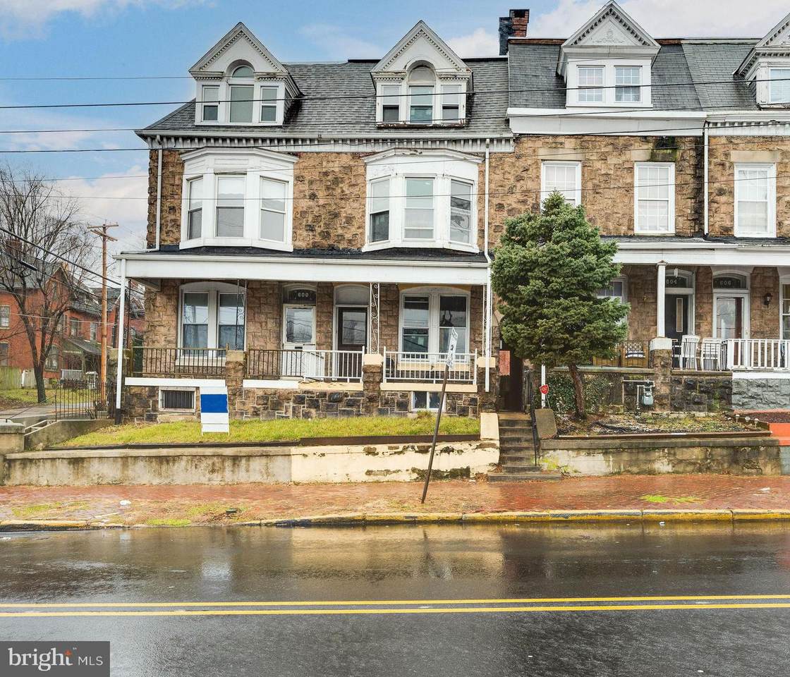 602 6TH Street - Photo 1