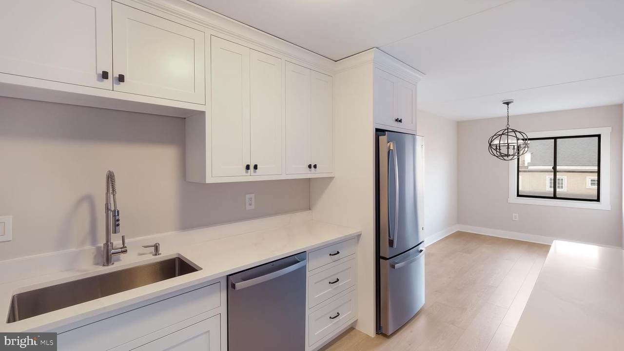 200-10 Lombard Street - Photo 1