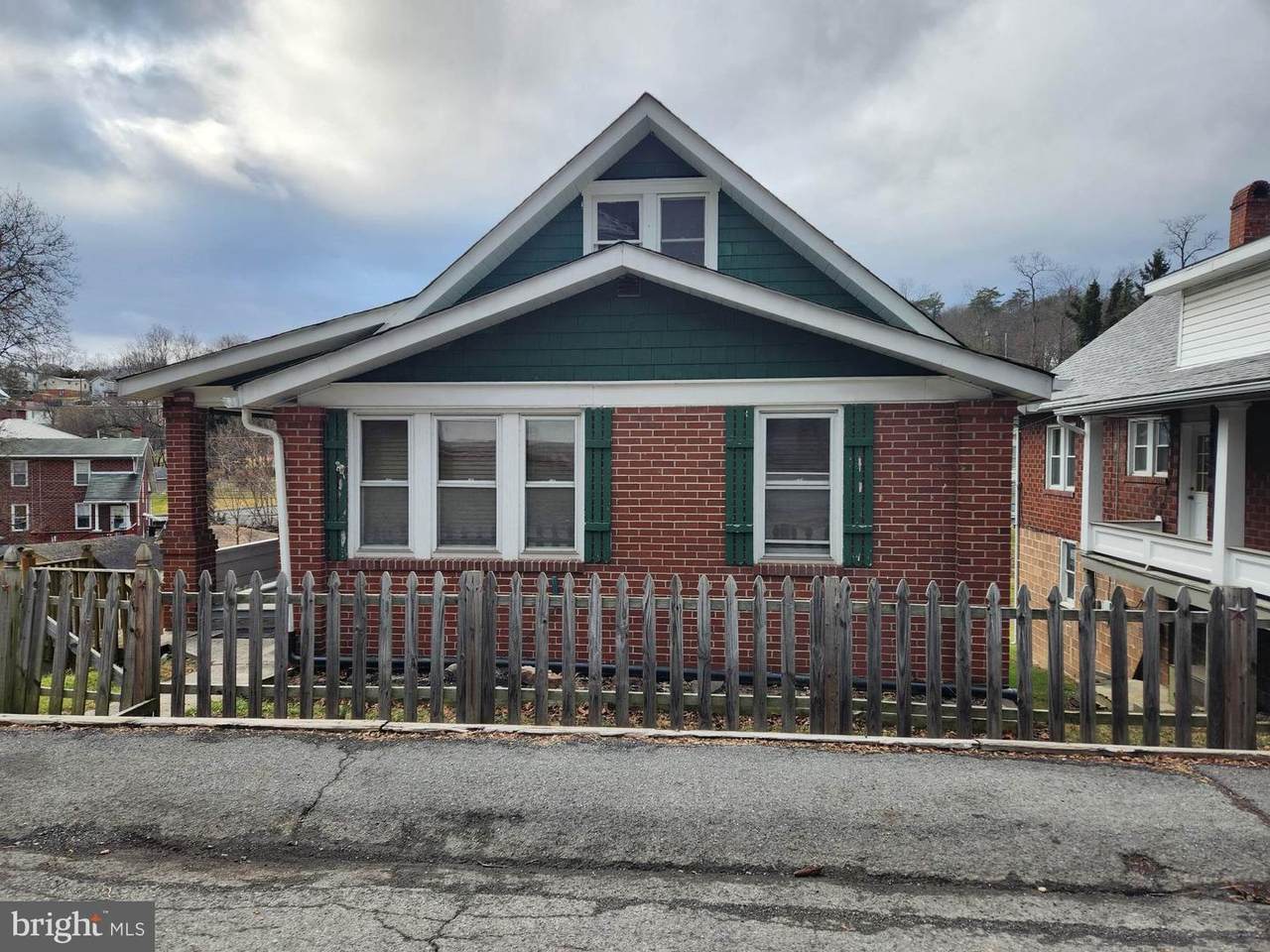 822 Shades Lane - Photo 1