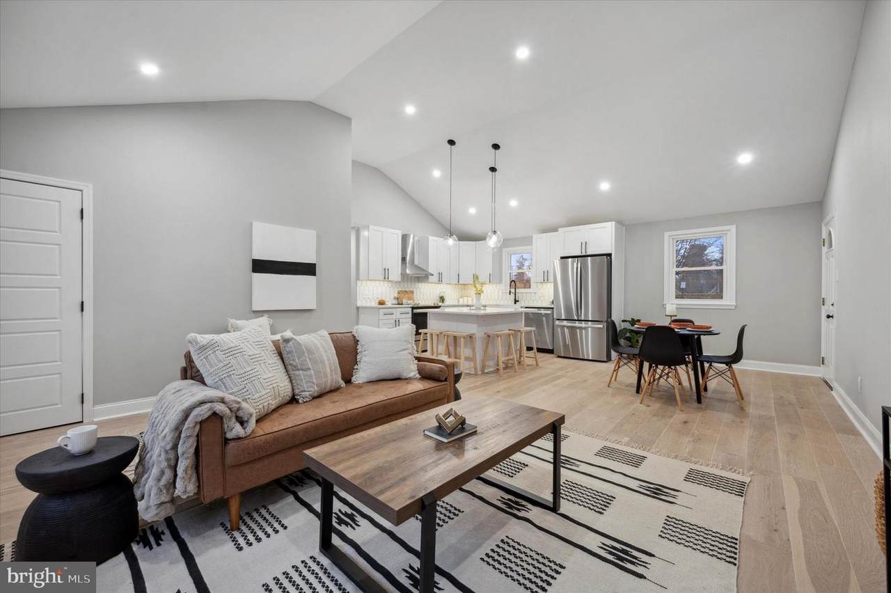 613 Autumn Lane - Photo 1
