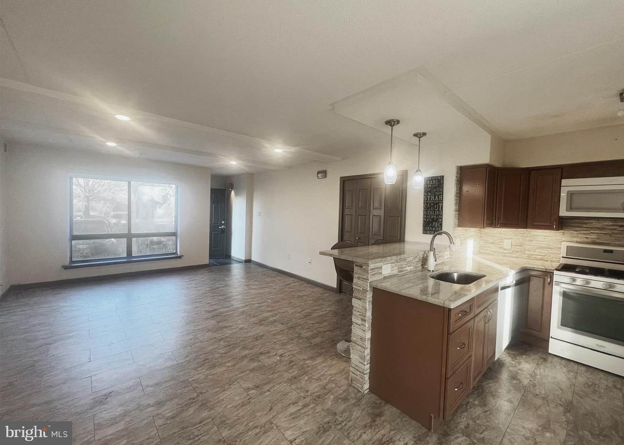 213 James Court - Photo 1