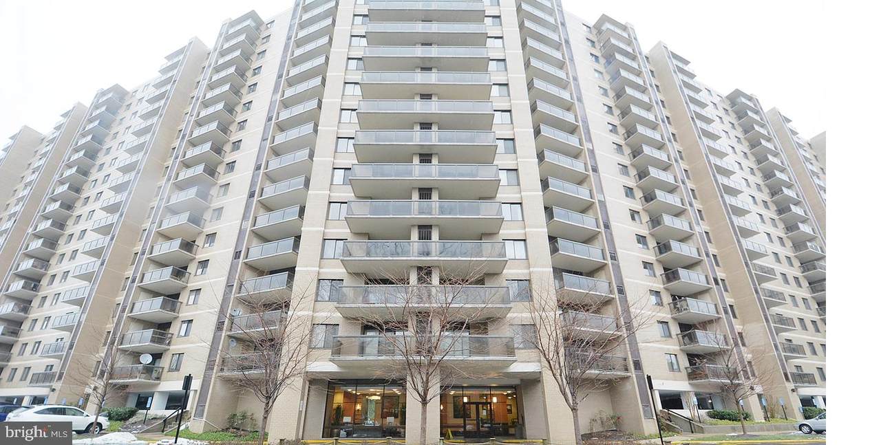 205 Yoakum Parkway - Photo 1