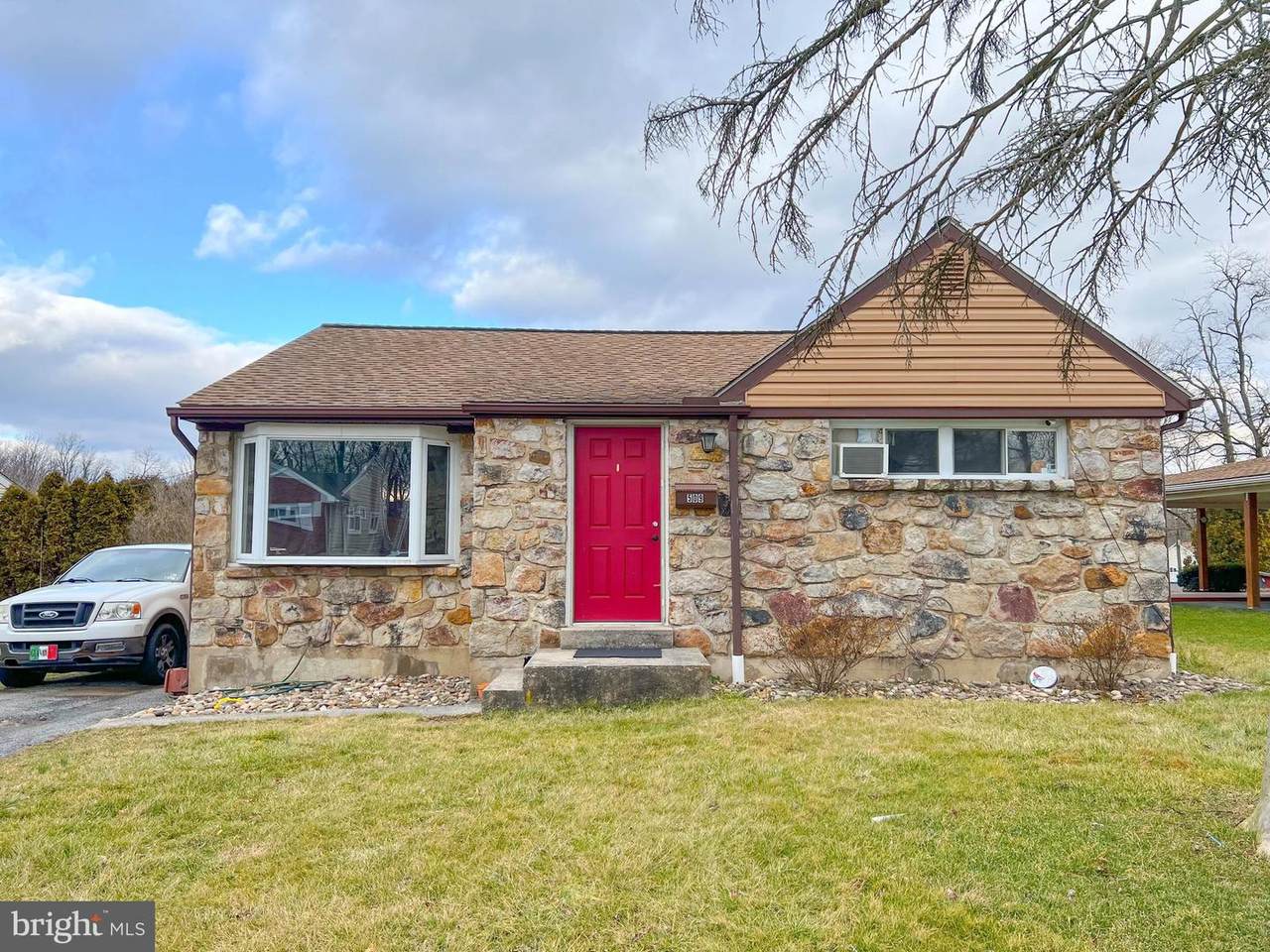 509 Frontier Avenue - Photo 1