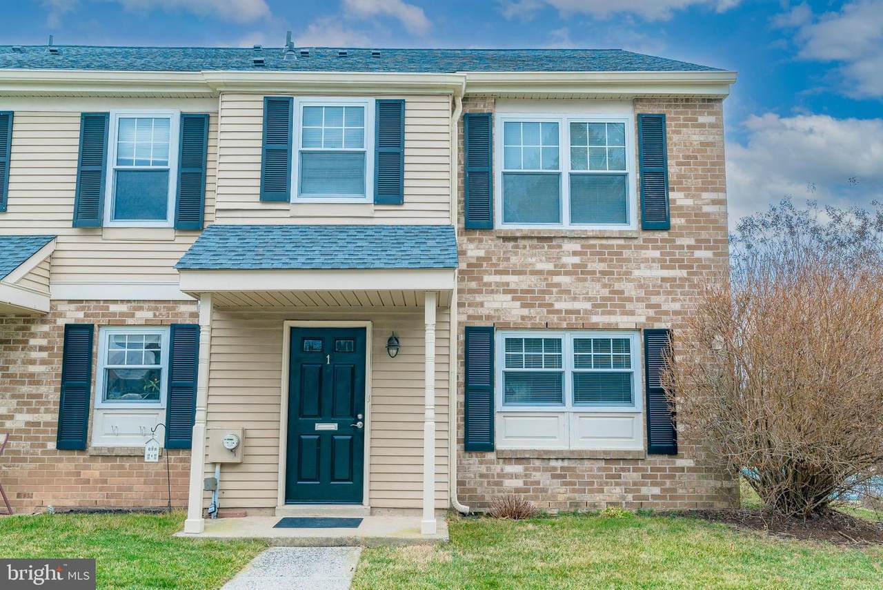 1 Yorktown Court - Photo 1