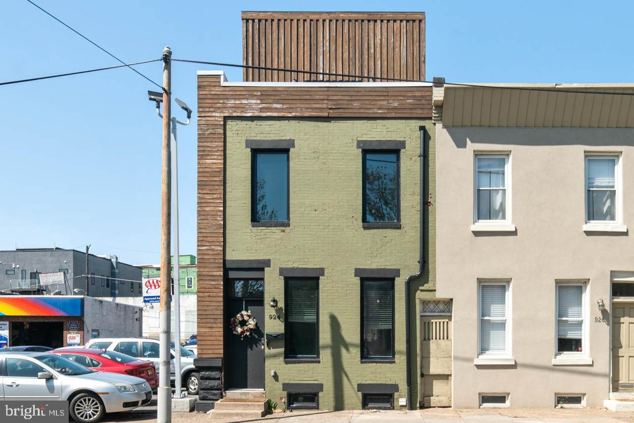 924 College Avenue - Photo 1