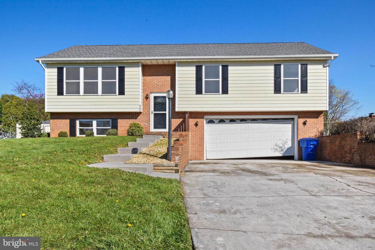 986 Goodview Drive - Photo 1