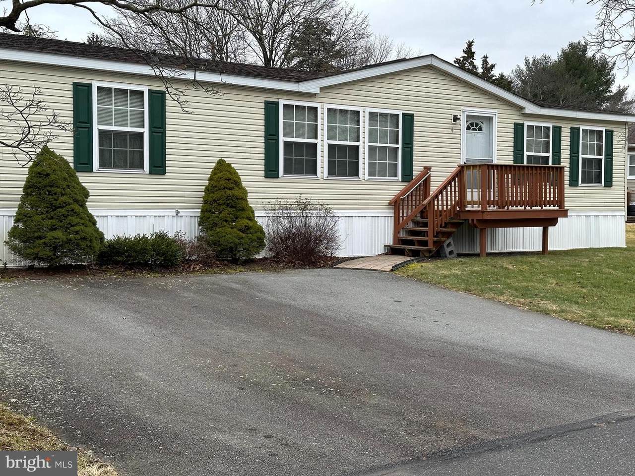 4 Oak Circle - Photo 1