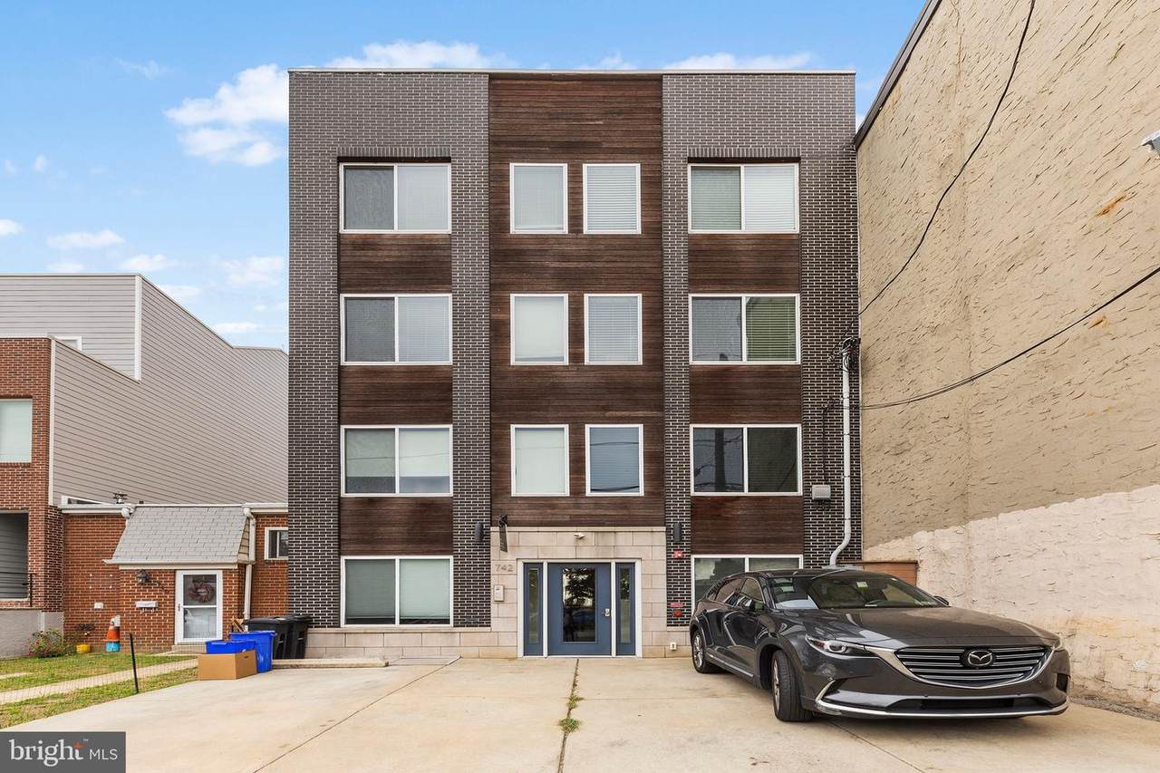 742 19TH Street - Photo 1