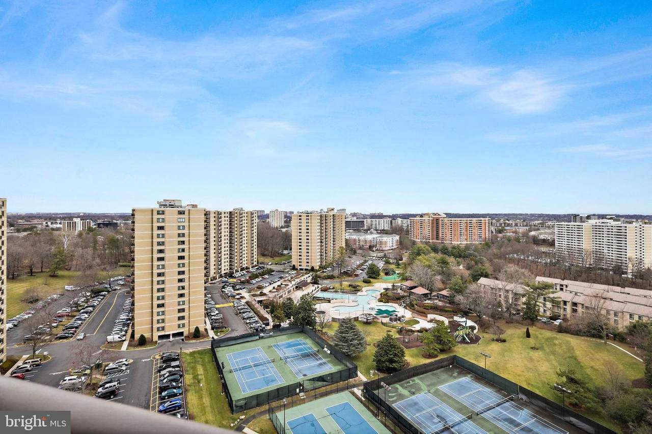 307 Yoakum Parkway - Photo 1