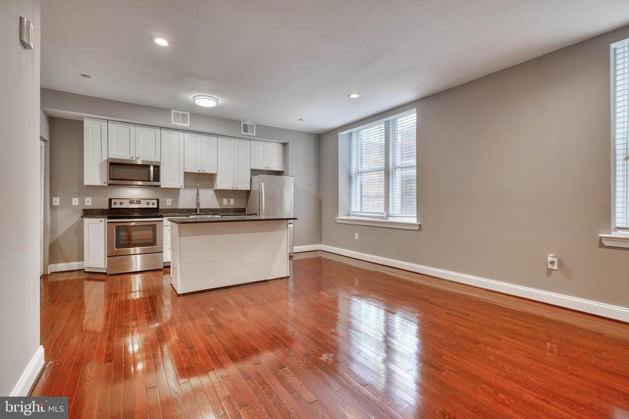 208 Redwood Street - Photo 1