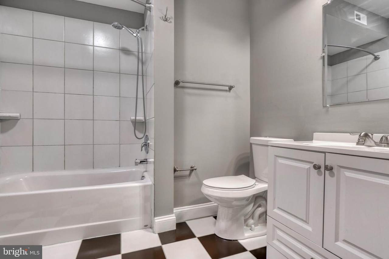 208 Redwood Street - Photo 1