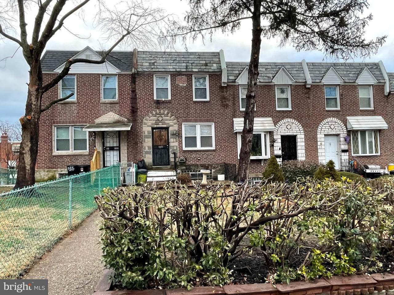 717 Marwood Rd E - Photo 1