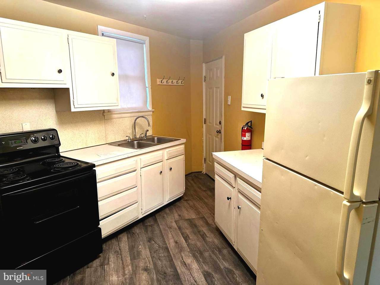 503 Delaware Street - Photo 1