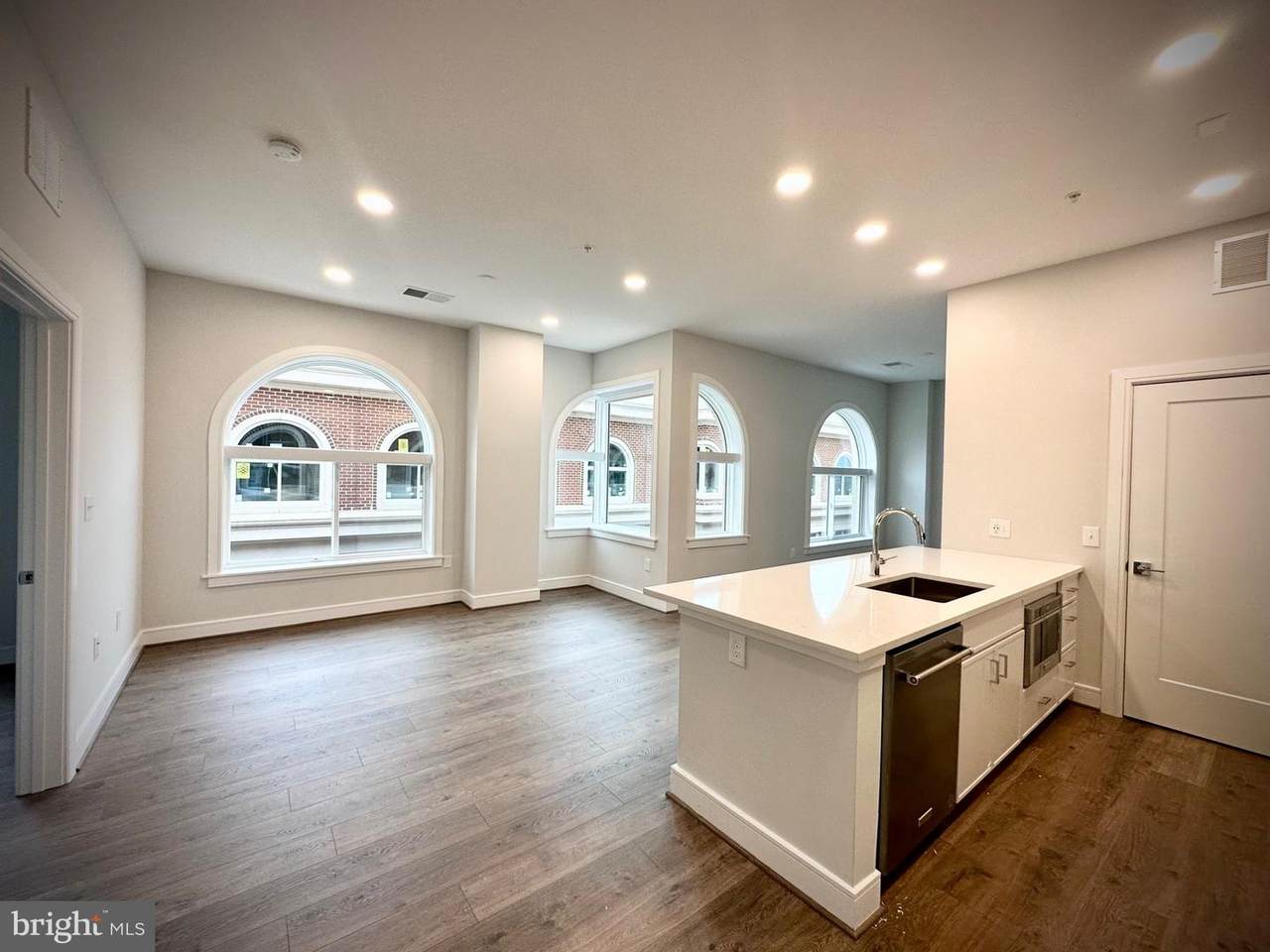 635 Slaters Lane - Photo 1