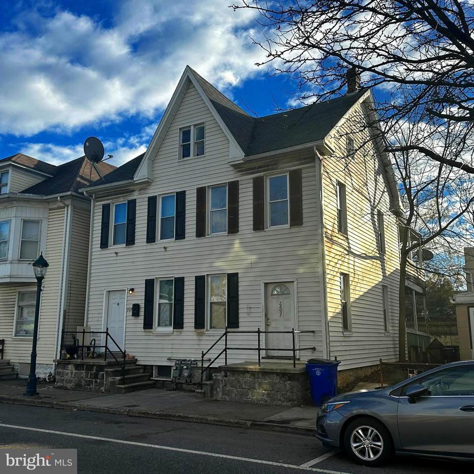 207-209 Washington Street - Photo 1