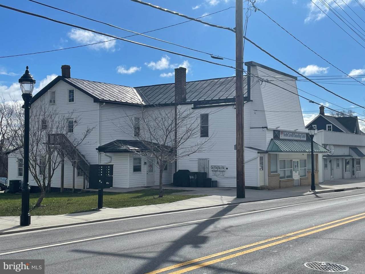 1011 Main Street - Photo 1