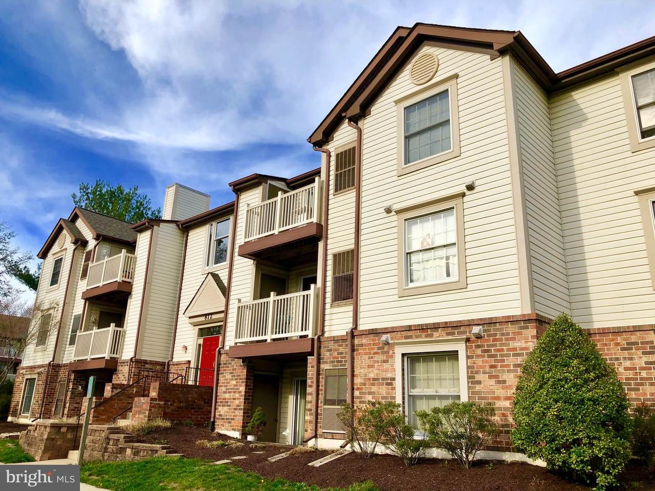 812 Stratford Way - Photo 1