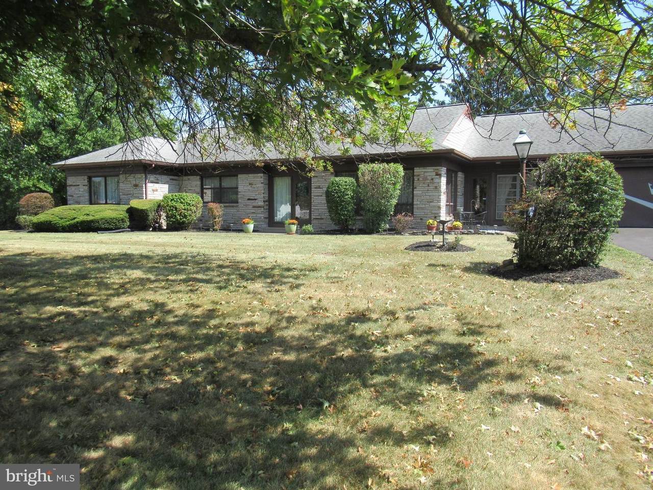 1819 Spring Road - Photo 1