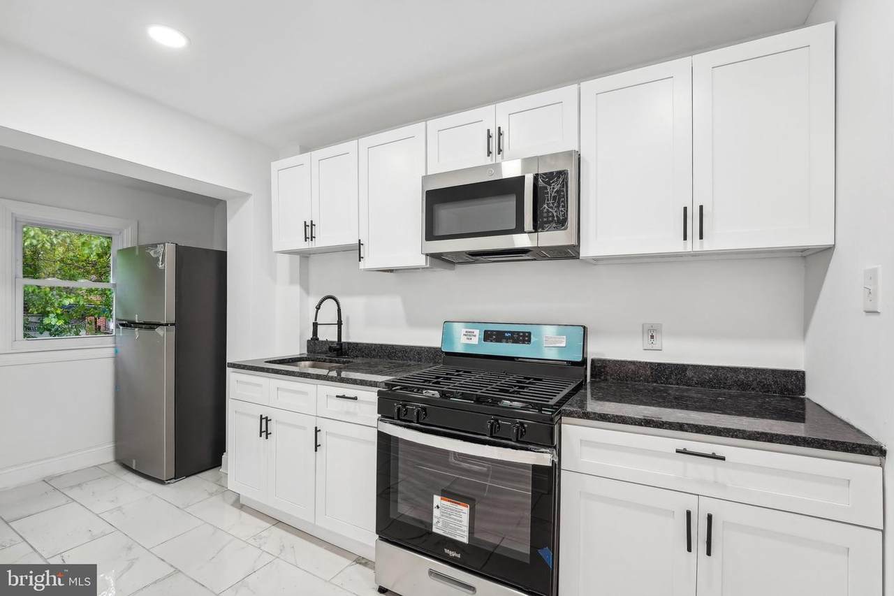 1116 Johnson Street - Photo 1