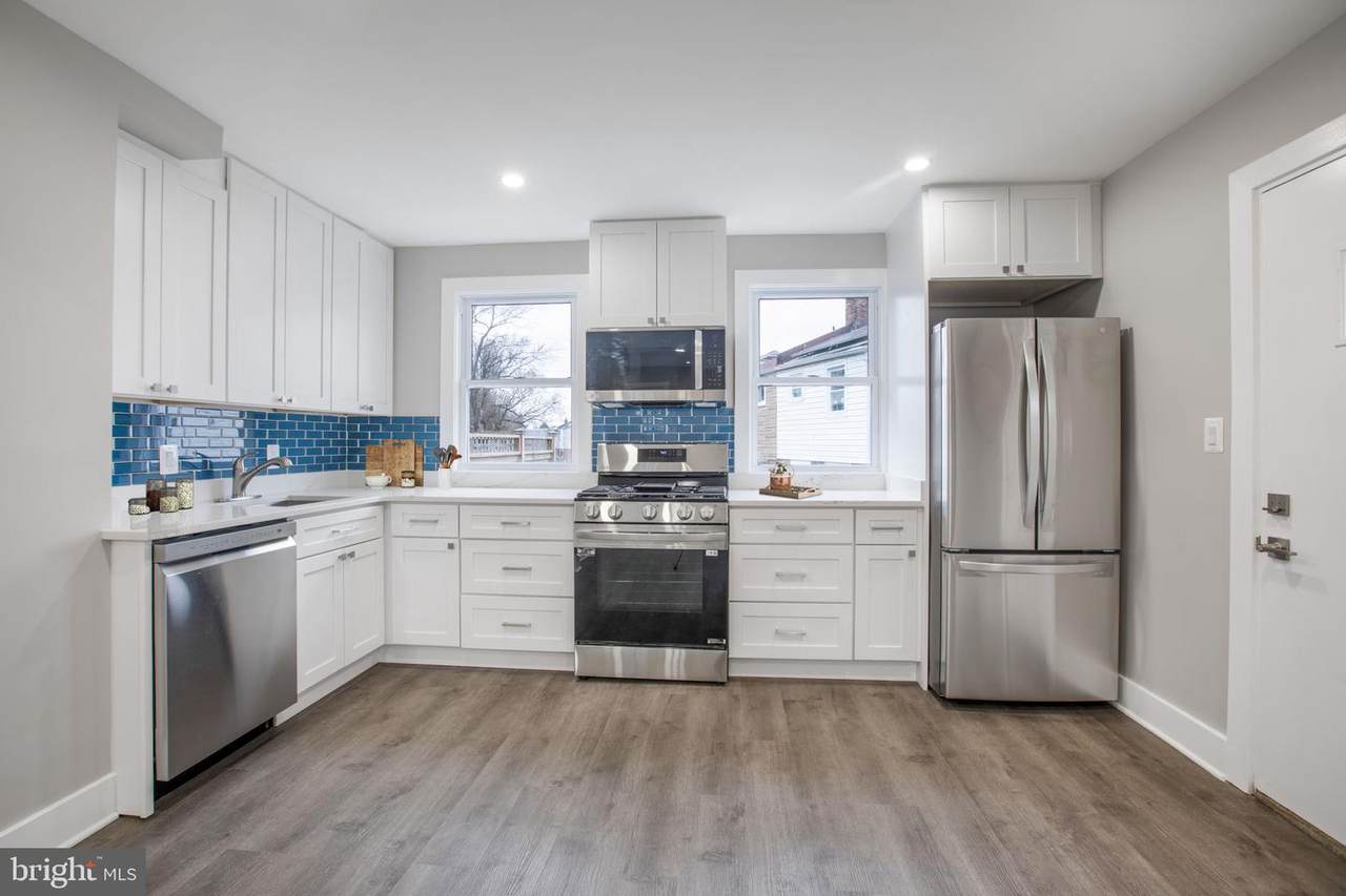914 52ND Street - Photo 1
