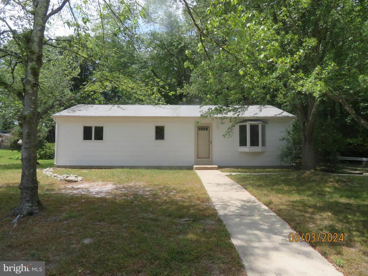 32 Shore Drive - Photo 1