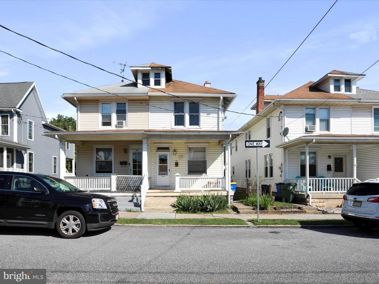 323 7TH Street - Photo 1