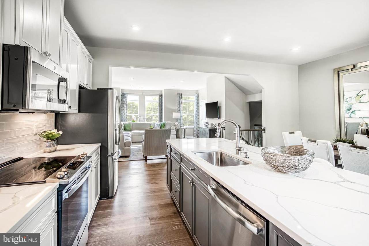 8421 Hamlin Street - Photo 1