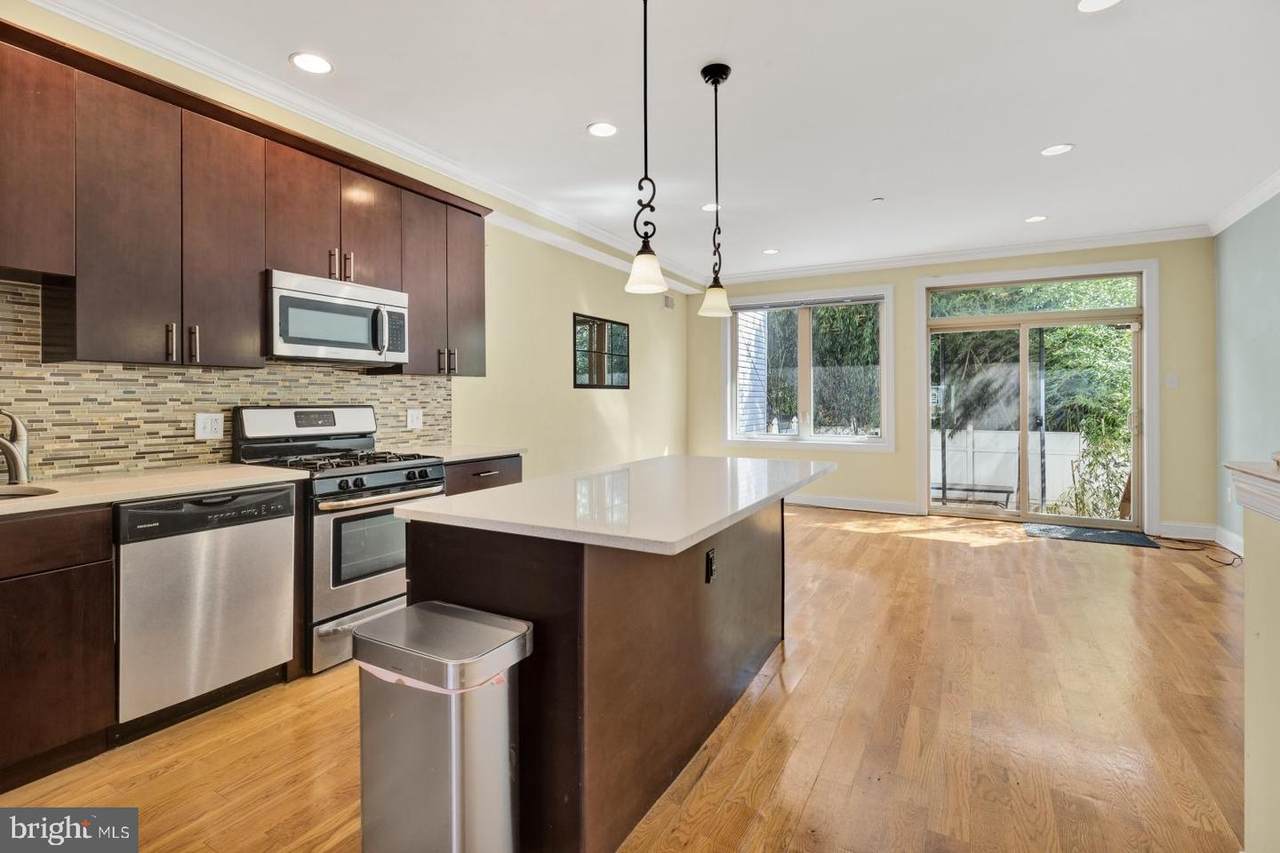 725 20TH Street - Photo 1