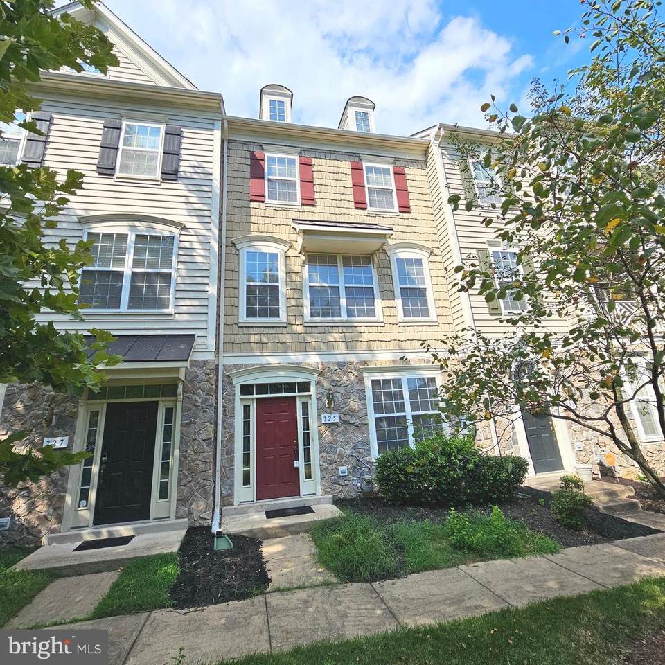 725 Chevington Court - Photo 1