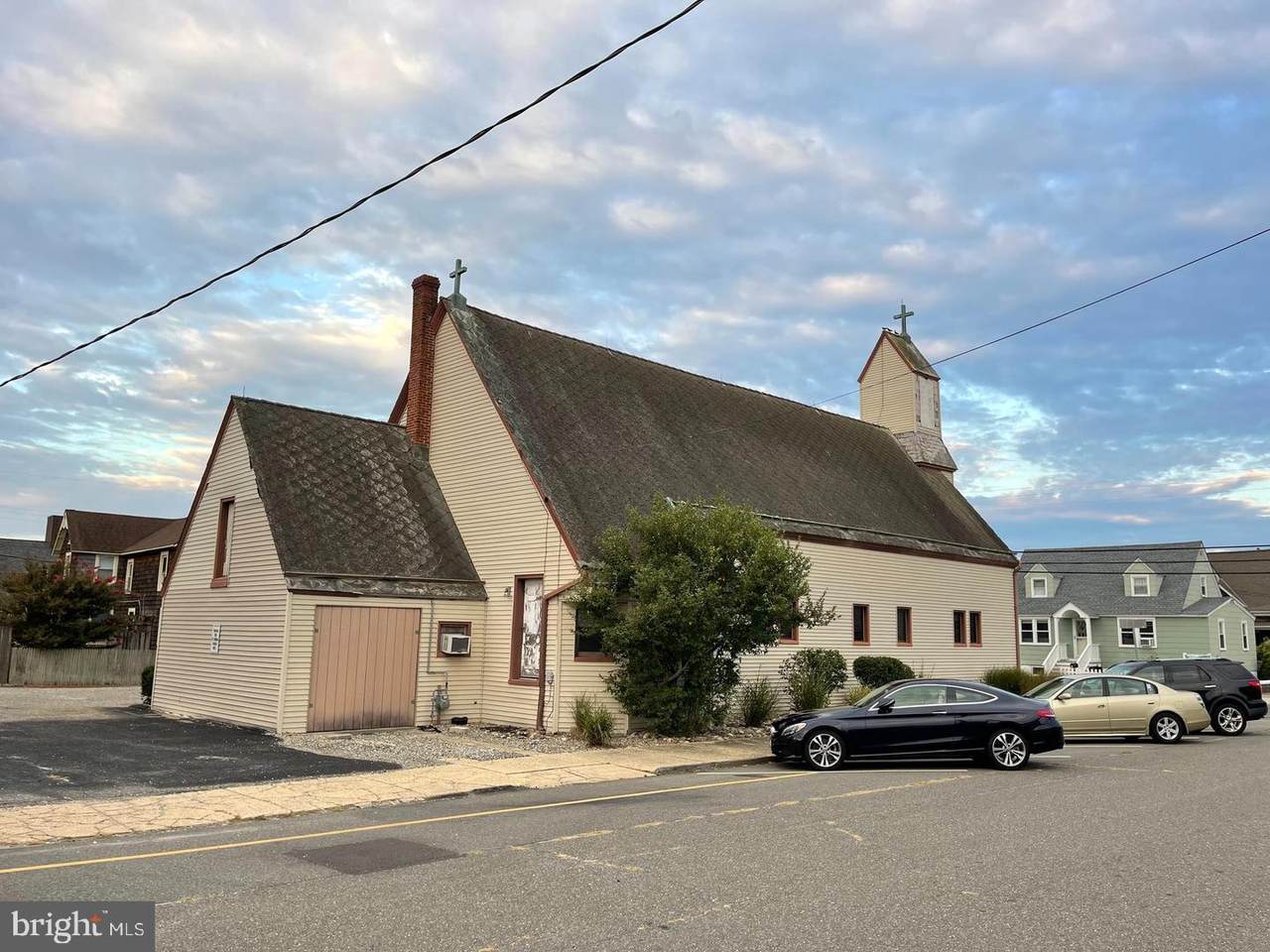 301 Beach Avenue - Photo 1