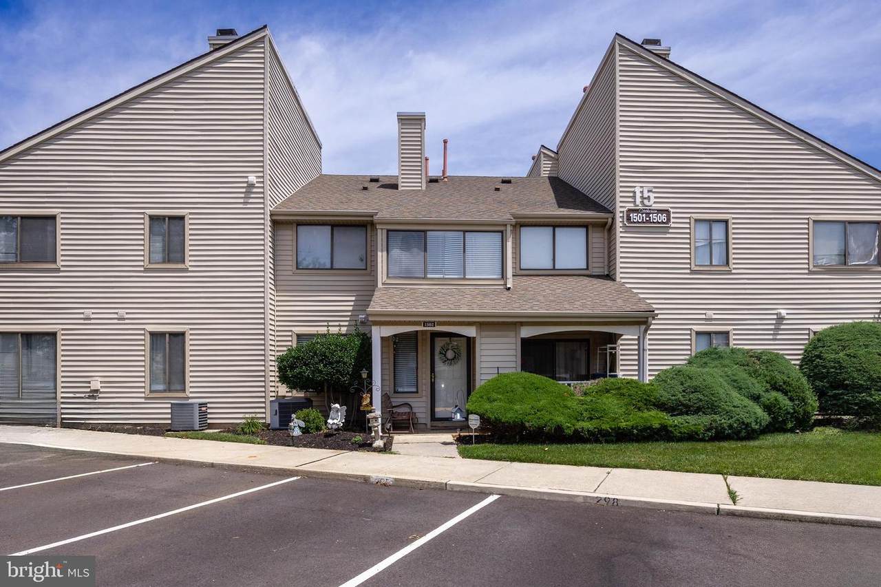 1502 Roberts Way - Photo 1