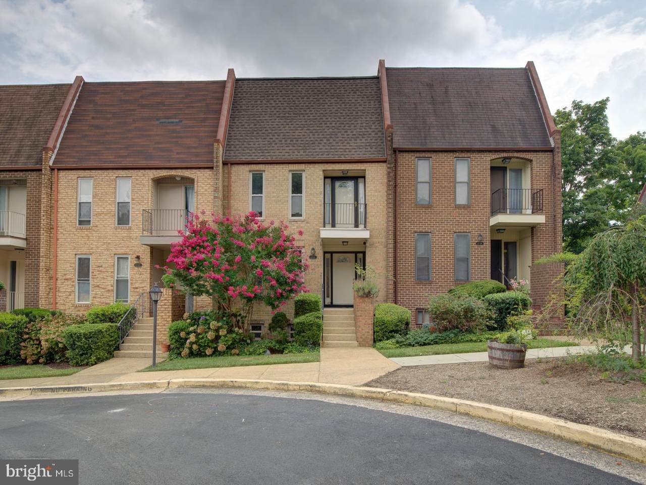 1737 Cy Court - Photo 1